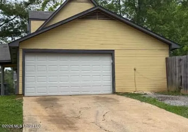 Photo 2 of Single family home for sale at 3936 Lost Lake Cir, Jackson, MS 39212 | MLS# 4150323 | Listing updated on 2026-09-17