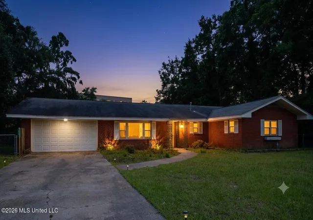 Photo 2 of Single family home for sale at 325 Oakridge Cir, Biloxi, MS 39531 | MLS# 4153571 | Listing updated on 2026-07-29