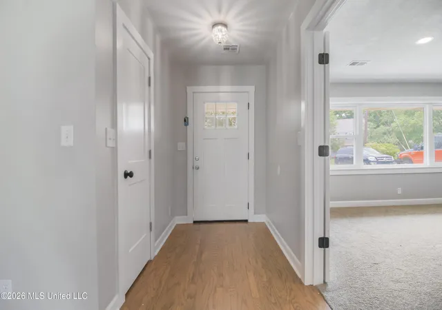 Photo 3 of Single family home for sale at 325 Oakridge Cir, Biloxi, MS 39531 | MLS# 4153571 | Listing updated on 2026-07-29