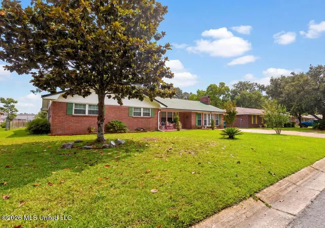 Photo 3 of Single family home for sale at 35 Fleetwood Dr, Gulfport, MS 39503 | MLS# 4150577 | Listing updated on 2026-09-07