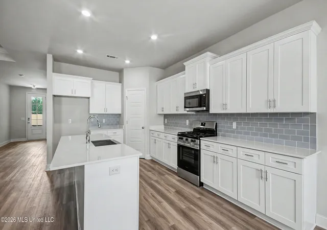 Photo 3 of Single family home for sale at 112 Saratoga Spgs Ave, Clinton, MS 39056 | MLS# 4150620 | Listing updated on 2026-07-15
