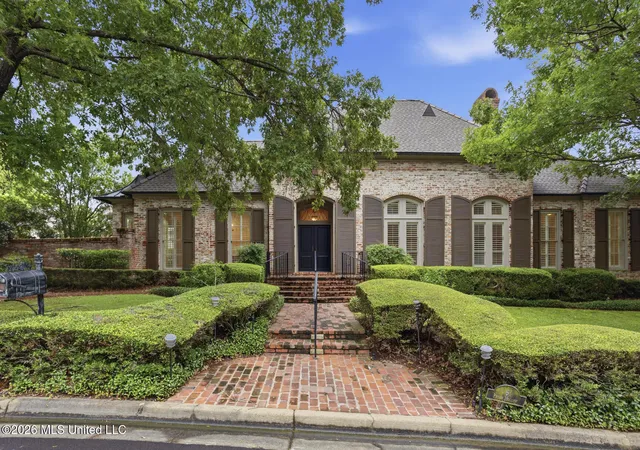 Photo 1 of Single family home for sale at 6 Pecan Holw Dr, Jackson, MS 39211 | MLS# 4150707 | Listing updated on 2026-09-11