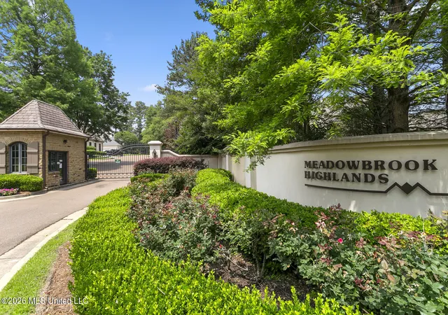 Photo 2 of Single family home for sale at 6 Pecan Holw Dr, Jackson, MS 39211 | MLS# 4150707 | Listing updated on 2026-09-11