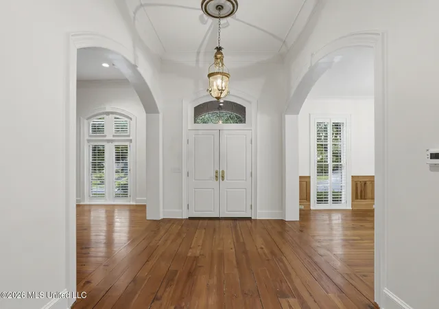 Photo 2 of Single family home for sale at 6 Pecan Holw Dr, Jackson, MS 39211 | MLS# 4150707 | Listing updated on 2026-09-11