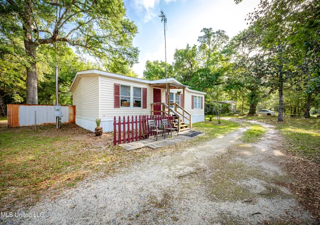 Homes for sale in Ocean Springs, MS | 8708 Maple Ave, Ocean Springs, MS 39564 | MLS# 4151234