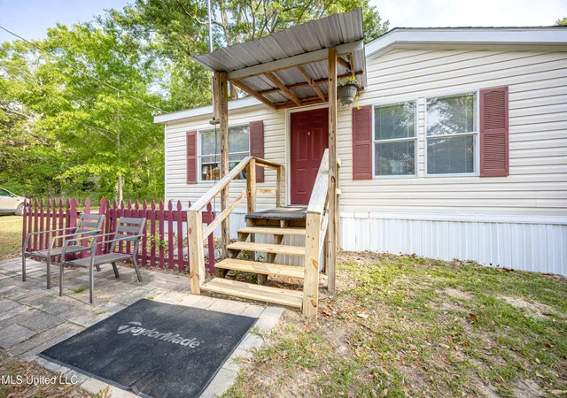 Homes for sale in Ocean Springs, MS | 8708 Maple Ave, Ocean Springs, MS 39564 | MLS# 4151234