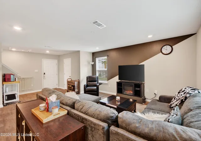 Photo 3 of Single family home for sale at 2016 Napoleon St, Ocean Springs, MS 39564 | MLS# 4152775 | Listing updated on 2026-08-20