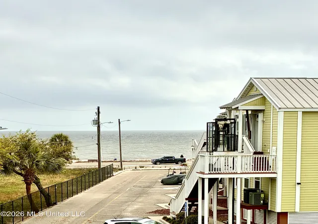Homes for sale in Pass Christian, MS | 1515 E Beach Blvd, Pass Christian, MS 39571 | MLS# 4150837
