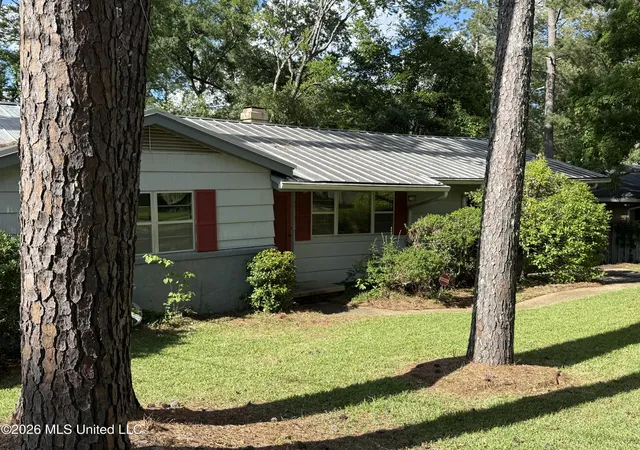 Photo 2 of Single family home for sale at 1726 Winchester St, Jackson, MS 39211 | MLS# 4150999 | Listing updated on 2026-09-14
