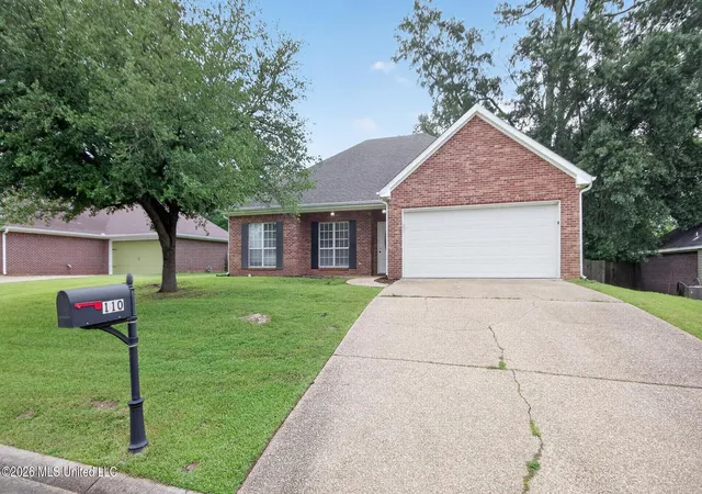 Homes for sale in Pearl, MS | 110 Live Oaks Blvd, Pearl, MS 39208 | MLS# 4151394