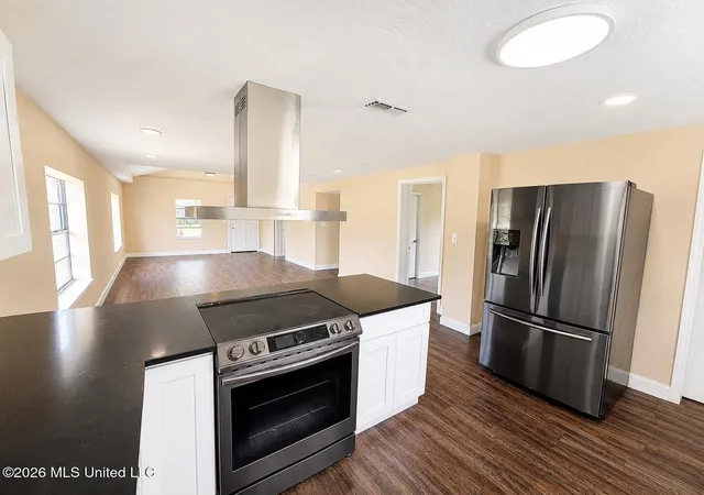 Photo 4 of Sale Pending at 8107 Alabama Ave, Gulfport, MS 39501 | MLS# 4150910 | Listing updated on 2026-07-31