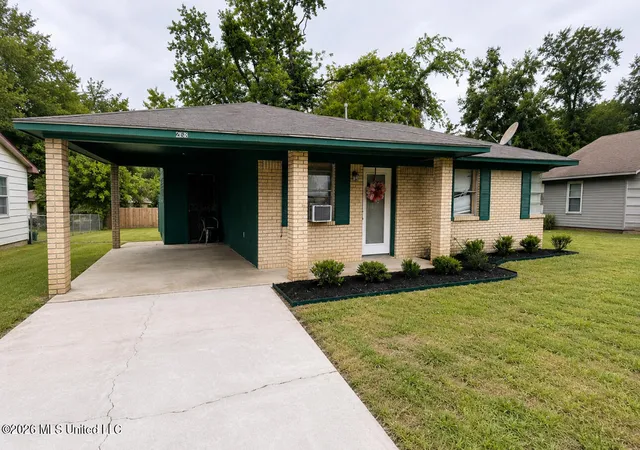 Homes for sale in Greenwood, MS | 1258 Glendale Cir, Greenwood, MS 38930 | MLS# 4151048