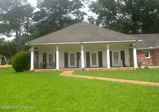 Homes for sale in Ridgeland, MS | 207 S Pear Orchard Rd, Ridgeland, MS 39157 | MLS# 4151224