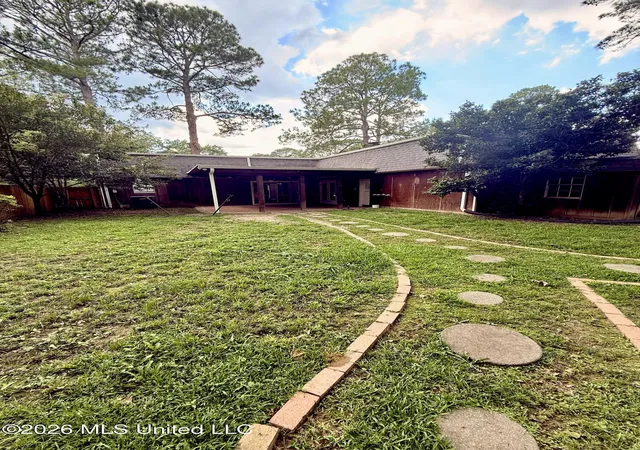 Photo 2 of Single family home for sale at 5230 Ridgewood Rd, Jackson, MS 39211 | MLS# 4151290 | Listing updated on 2026-09-08