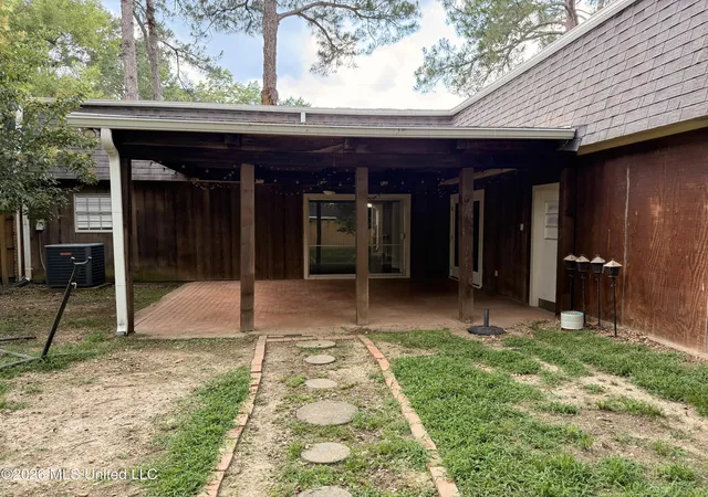 Photo 3 of Single family home for sale at 5230 Ridgewood Rd, Jackson, MS 39211 | MLS# 4151290 | Listing updated on 2026-09-08