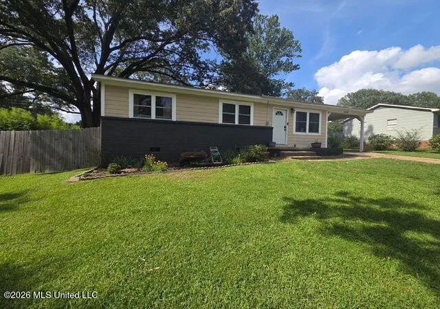 Photo 1 of Sale Pending at 2032 Carolyn Ln, Pearl, MS 39208 | MLS# 4151919 | Listing updated on 2026-06-30