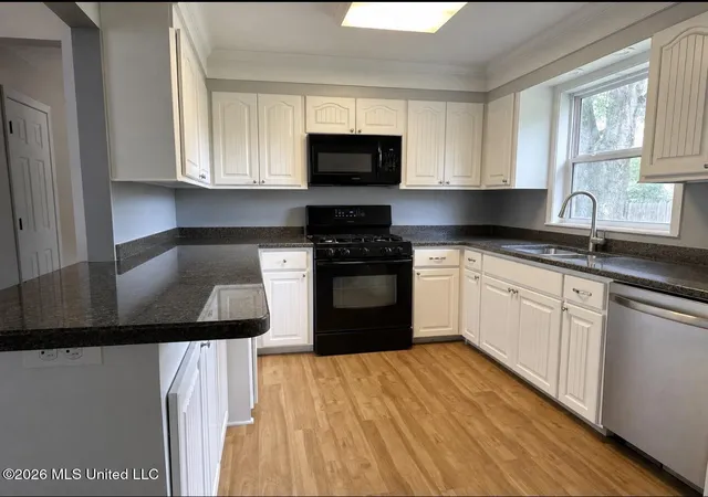 Photo 2 of Sale Pending at 2032 Carolyn Ln, Pearl, MS 39208 | MLS# 4151919 | Listing updated on 2026-06-30
