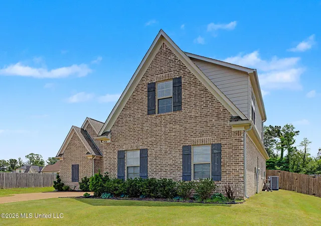 Photo 3 of Single family home for sale at 2876 Ross Meadows Ln, Olive Branch, MS 38654 | MLS# 4151199 | Listing updated on 2026-08-23
