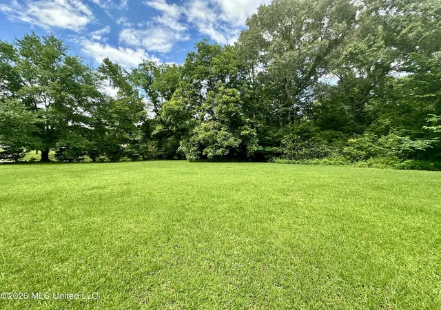 Homes for sale in Natchez, MS | 108 Broadmoor Dr, Natchez, MS 39120 | MLS# 4151180
