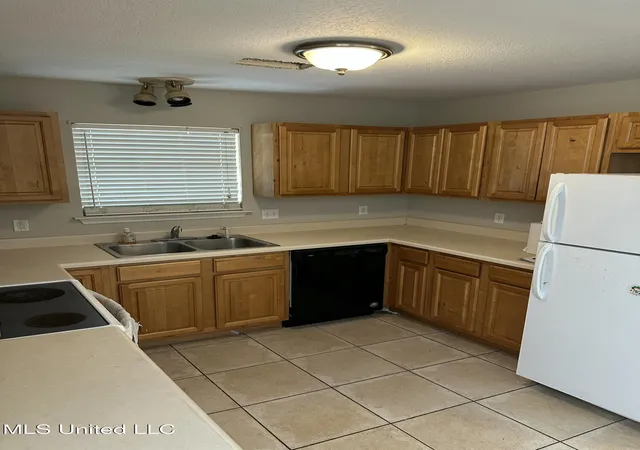 Photo 3 of Single family home for sale at 1113 Dorothy St, Ocean Springs, MS 39564 | MLS# 4159185 | Listing updated on 2026-09-10