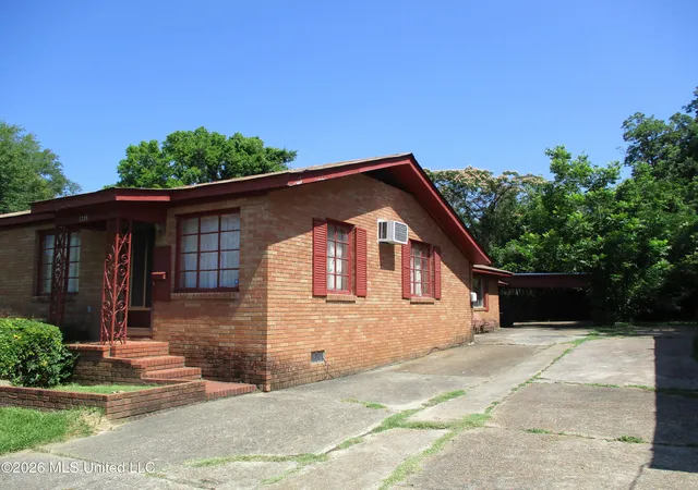 Photo 2 of Single family home for sale at 1338 Fernwood Dr, Jackson, MS 39213 | MLS# 4151412 | Listing updated on 2026-08-31