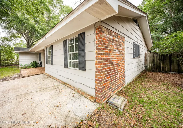 Homes for sale in Pascagoula, MS | 4014 Sherwood St, Pascagoula, MS 39581 | MLS# 4152263