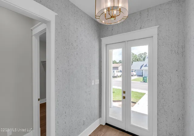Photo 2 of Single family home for sale at 412 Main St, Bay Saint Louis, MS 39520 | MLS# 4153485 | Listing updated on 2026-08-06
