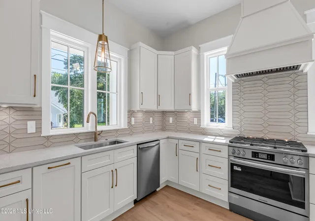 Photo 4 of Single family home for sale at 412 Main St, Bay Saint Louis, MS 39520 | MLS# 4153485 | Listing updated on 2026-08-06