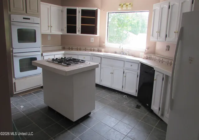 Photo 4 of Single family home for sale at 14 Greenbriar Dr, Gulfport, MS 39507 | MLS# 4151414 | Listing updated on 2026-07-06