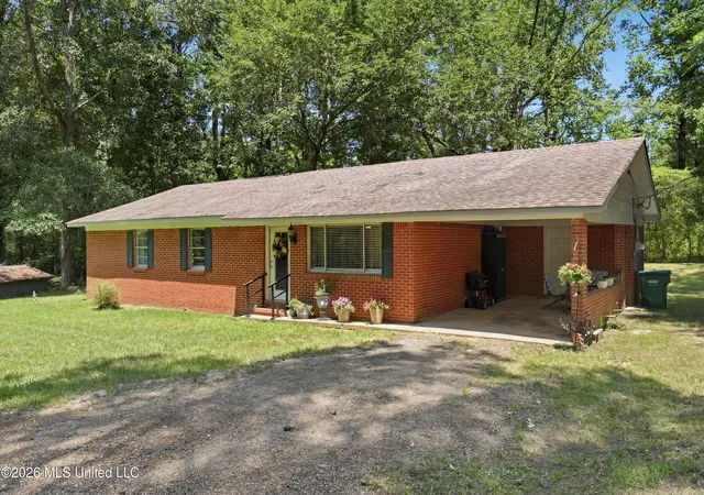 Homes for sale in Carthage, MS | 2491 Ms 16, Carthage, MS 39051 | MLS# 4151892