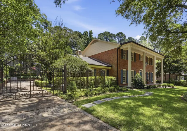 Photo 3 of Sale Pending at 4064 Eastwood Dr, Jackson, MS 39211 | MLS# 4151637 | Listing updated on 2026-08-27