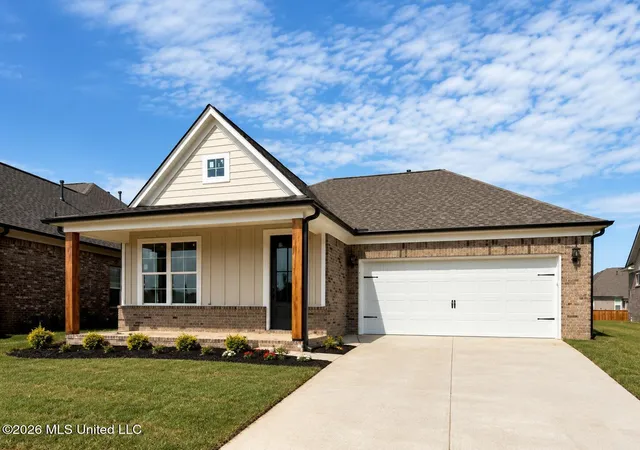 Photo 2 of Single family home for sale at 807 Quitman Ct, Nesbit, MS 38651 | MLS# 4156191 | Listing updated on 2026-07-24