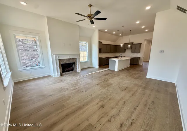 Photo 3 of Single family home for sale at 807 Quitman Ct, Nesbit, MS 38651 | MLS# 4156191 | Listing updated on 2026-07-24