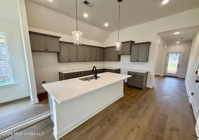 Photo 4 of Single family home for sale at 807 Quitman Ct, Nesbit, MS 38651 | MLS# 4156191 | Listing updated on 2026-07-24