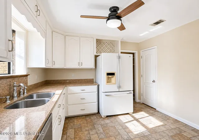 Photo 3 of Sale Pending at 3119 Breezy Hl Ln, Ocean Springs, MS 39564 | MLS# 4151464 | Listing updated on 2026-08-26