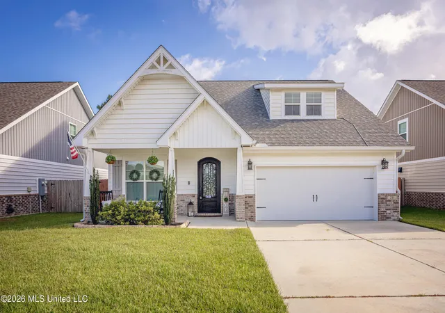 Photo 1 of Single family home for sale at 211 Madison Pl Dr, Ocean Springs, MS 39564 | MLS# 4151552 | Listing updated on 2026-09-04