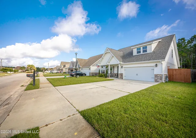 Photo 2 of Single family home for sale at 211 Madison Pl Dr, Ocean Springs, MS 39564 | MLS# 4151552 | Listing updated on 2026-09-04