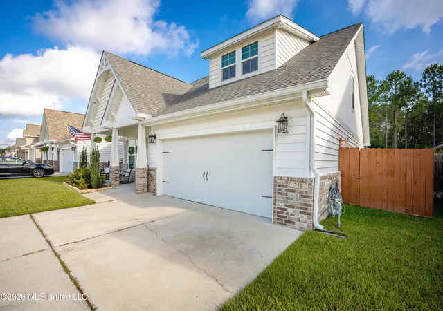 Photo 3 of Single family home for sale at 211 Madison Pl Dr, Ocean Springs, MS 39564 | MLS# 4151552 | Listing updated on 2026-09-04