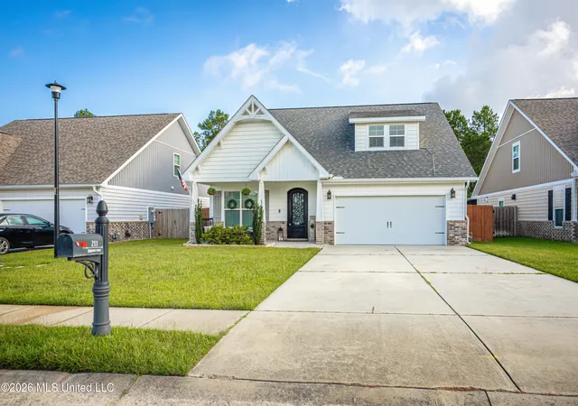 Photo 3 of Single family home for sale at 211 Madison Pl Dr, Ocean Springs, MS 39564 | MLS# 4151552 | Listing updated on 2026-09-04
