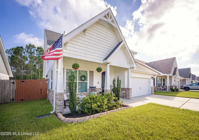 Photo 4 of Single family home for sale at 211 Madison Pl Dr, Ocean Springs, MS 39564 | MLS# 4151552 | Listing updated on 2026-09-04