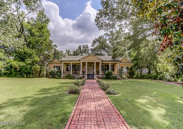 Photo 1 of Single family home for sale at 127 W Gholson Ave, Holly Springs, MS 38635 | MLS# 4152171 | Listing updated on 2026-09-01