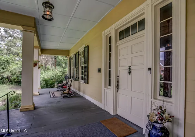 Photo 3 of Single family home for sale at 127 W Gholson Ave, Holly Springs, MS 38635 | MLS# 4152171 | Listing updated on 2026-09-01