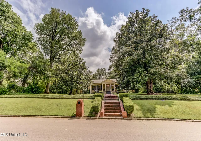 Photo 4 of Single family home for sale at 127 W Gholson Ave, Holly Springs, MS 38635 | MLS# 4152171 | Listing updated on 2026-09-01