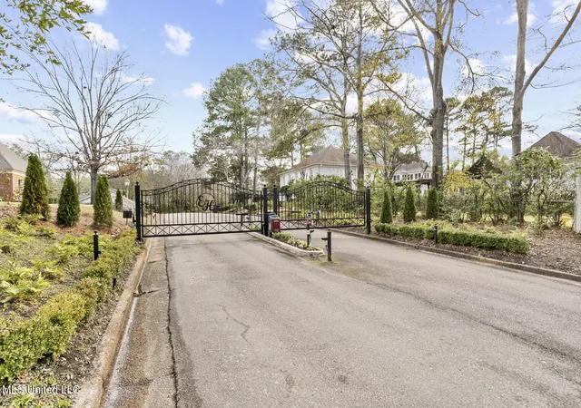 2nd image of 12 E Hill Dr, Jackson, MS 39216 | MLS# 4155548