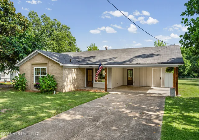Homes for sale in Sardis, MS | 108 E Mclaurin St, Sardis, MS 38666 | MLS# 4151806