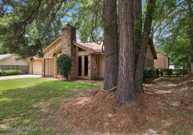 Photo 2 of Sale Pending at 5209 Sycamore Dr, Jackson, MS 39212 | MLS# 4151789 | Listing updated on 2026-08-24