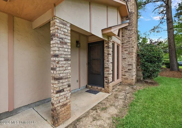 Photo 3 of Sale Pending at 5209 Sycamore Dr, Jackson, MS 39212 | MLS# 4151789 | Listing updated on 2026-08-24