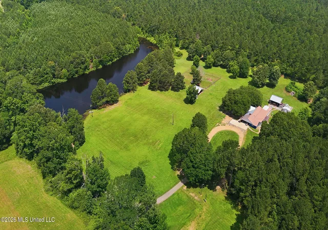 Homes for sale in Summit, MS | 1122 Willis Cotton Rd, Summit, MS 39666 | MLS# 4151771