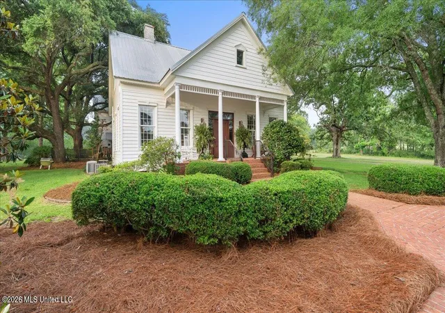 Photo 3 of Mansion for sale at 3826 Mississippi 18, Brandon, MS 39042 | MLS# 4151780 | Listing updated on 2026-09-04