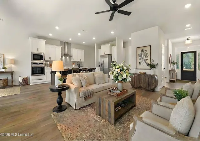 Photo 3 of Single family home for sale at 6661 Sago Palm Ln, Ocean Springs, MS 39564 | MLS# 4154170 | Listing updated on 2026-08-28